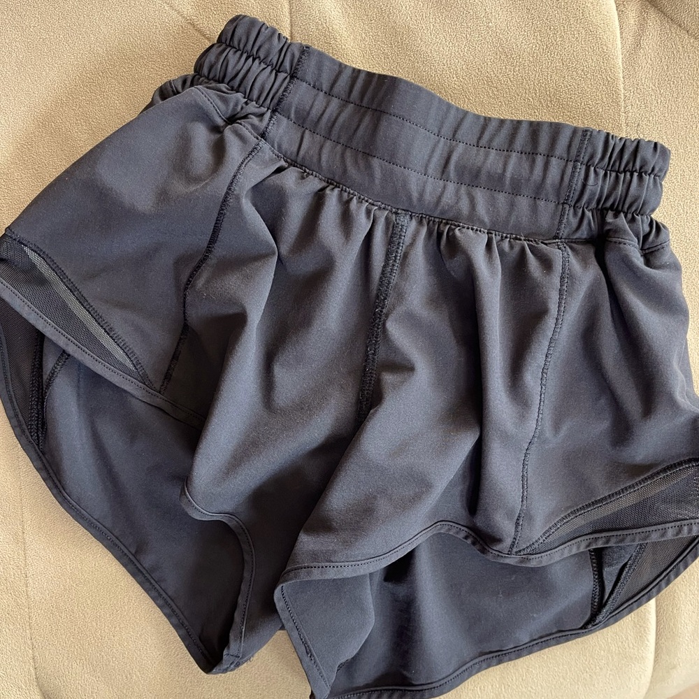 Lululemon Hotty Hot Low-Rise Lined Short 2.5” size 0 Black